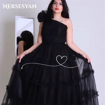 Nersesyan Black Jedného Pleca Večerné Šaty Tylu Čipky Volánikmi Štúdia Party Šaty Skladaný Návrat Domov Vestidos De Fiesta